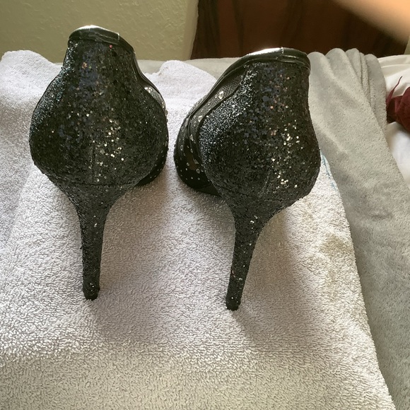 BCBGeneration Black Pointy Toe Pumps with Silver Rhinestones. NWOT. Size 8.5 - Picture 4 of 7